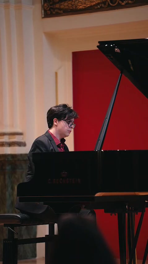A laureate at the piano